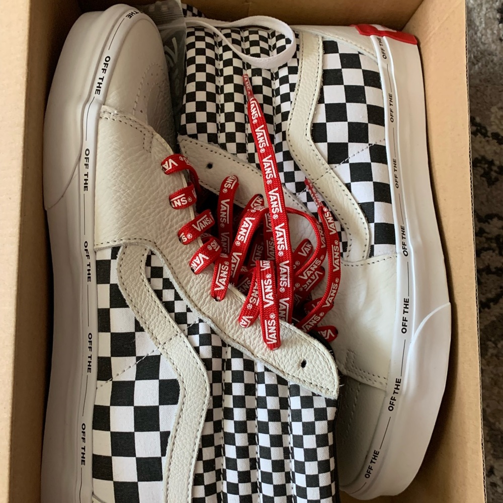 Men’s Vans Sk8- Hi size 11 never worn